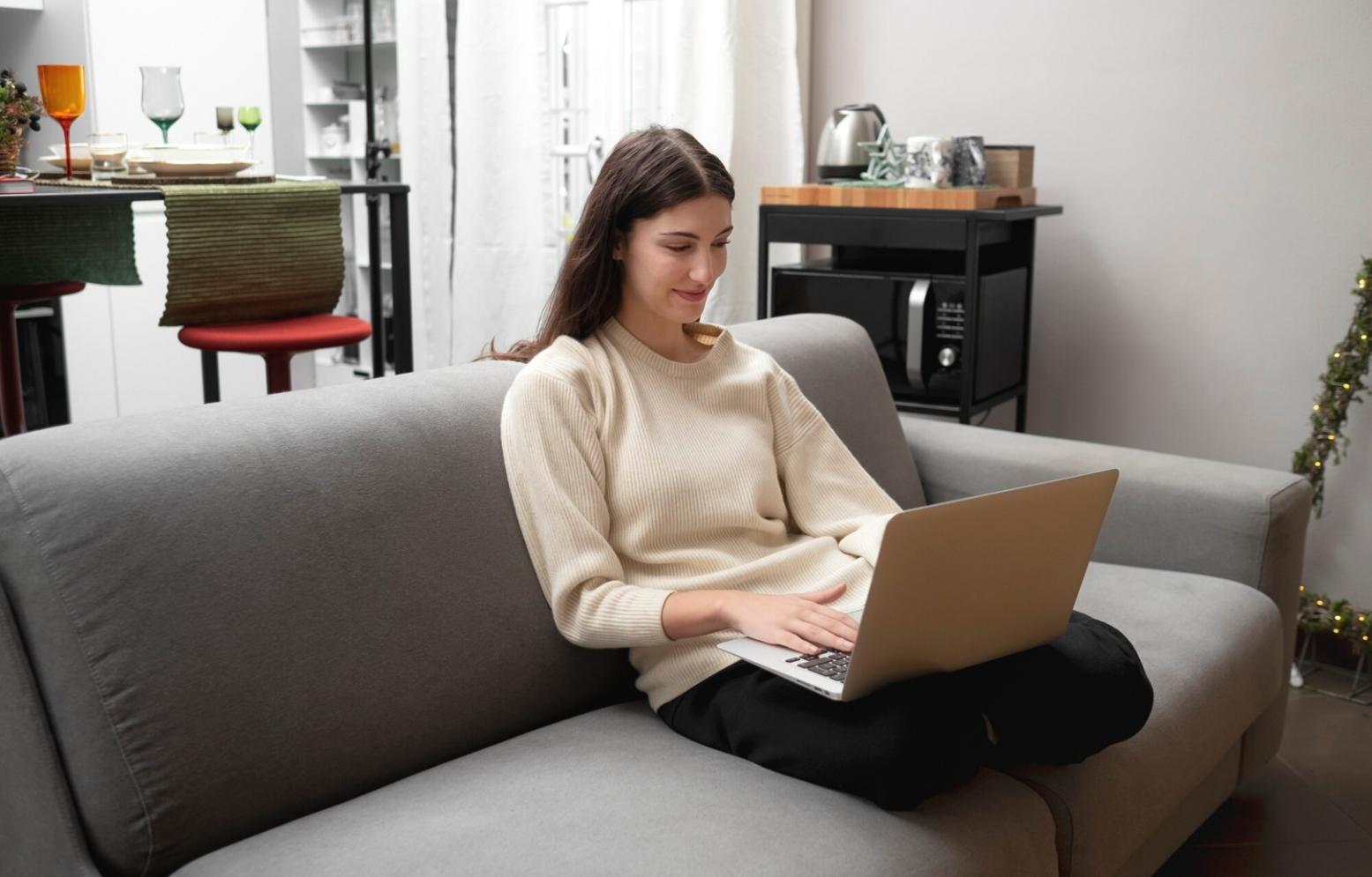 Moderne Budgetplanungs-Software auf verschiedenen Geräten